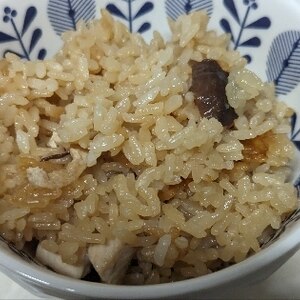 炊き込みごはん（筍・椎茸・人参・鶏もも肉・油揚げ）